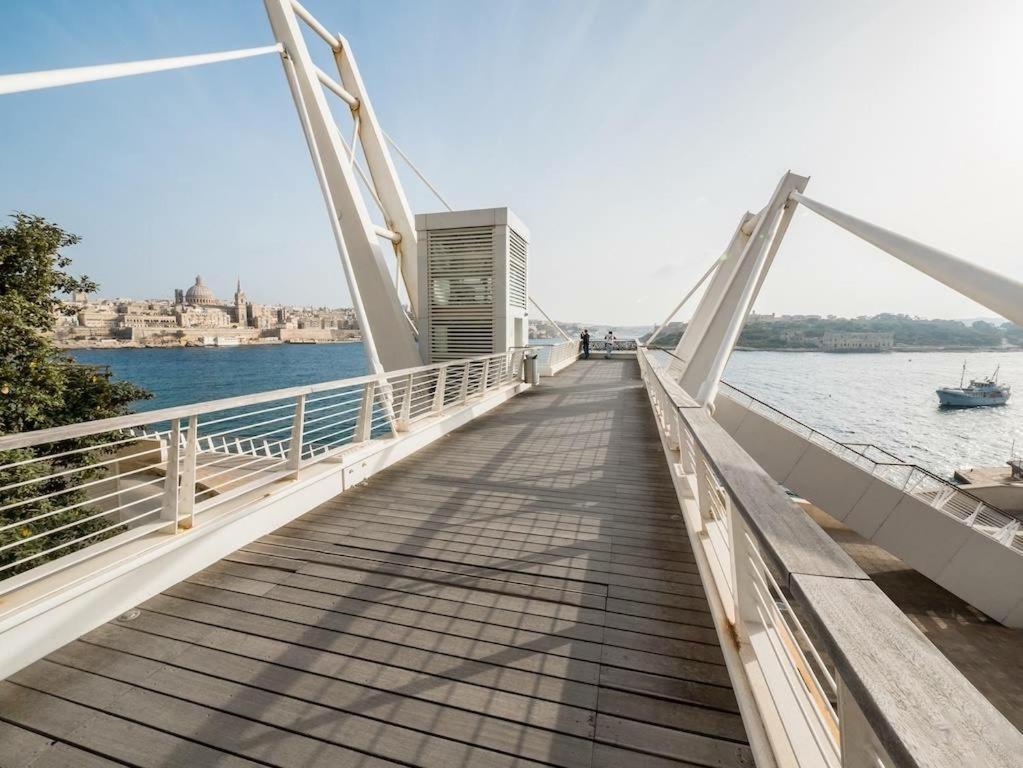 Deluxe Apartment With Valletta And Harbour Views Слима Екстериор снимка