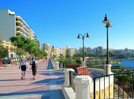 Deluxe Apartment With Valletta And Harbour Views Слима Екстериор снимка